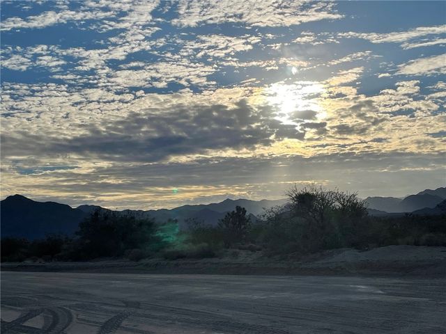 11328 S Kinard Road, Yucca, AZ 86438