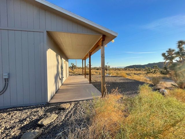 11328 S Kinard Road, Yucca, AZ 86438