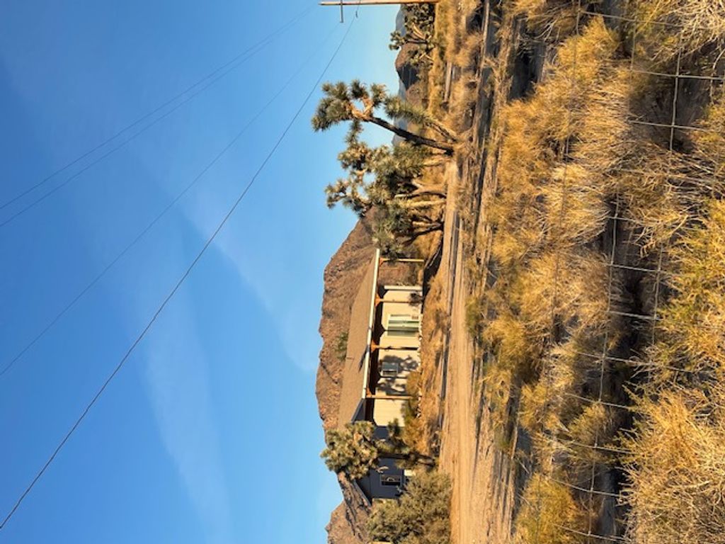 11328 S Kinard Road, Yucca, AZ 86438