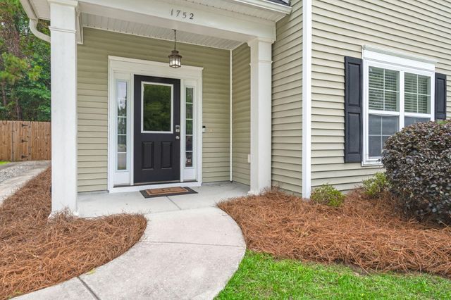 1752 Towne Street, Johns Island, SC 29455