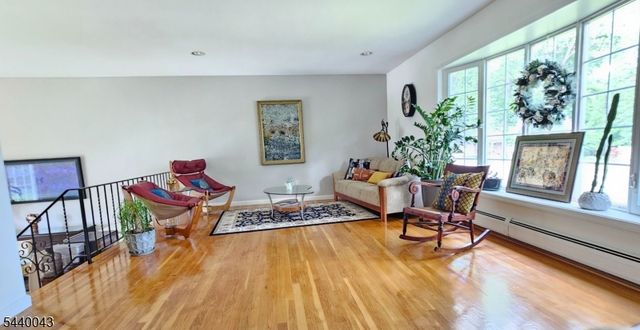 2 Vermont Ct, Parsippany-troy Hills Twp., NJ 07034