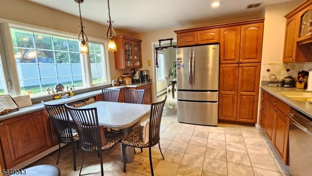 2 Vermont Ct, Parsippany-troy Hills Twp., NJ 07034
