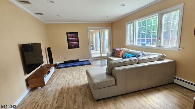2 Vermont Ct, Parsippany-troy Hills Twp., NJ 07034