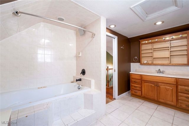 28 Terrace Drive, Youngstown, OH 44512