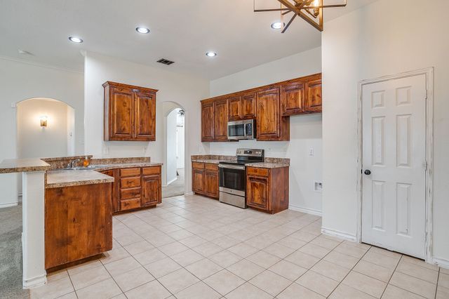2214 Taylor Drive, Weatherford, TX 76087