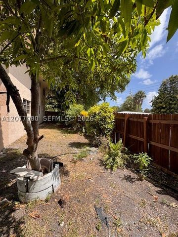 2192 NE 171st St 1, North Miami Beach, FL 33162