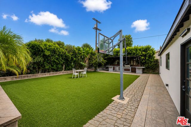 6327 Babcock, Los Angeles, CA 91606