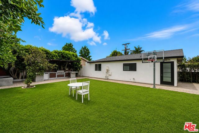 6327 Babcock, Los Angeles, CA 91606