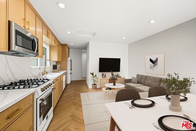 6327 Babcock, Los Angeles, CA 91606