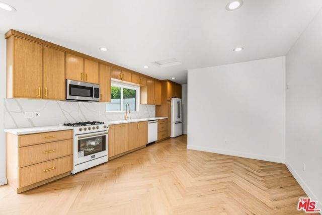 6327 Babcock, Los Angeles, CA 91606