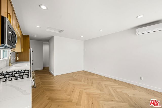 6327 Babcock, Los Angeles, CA 91606