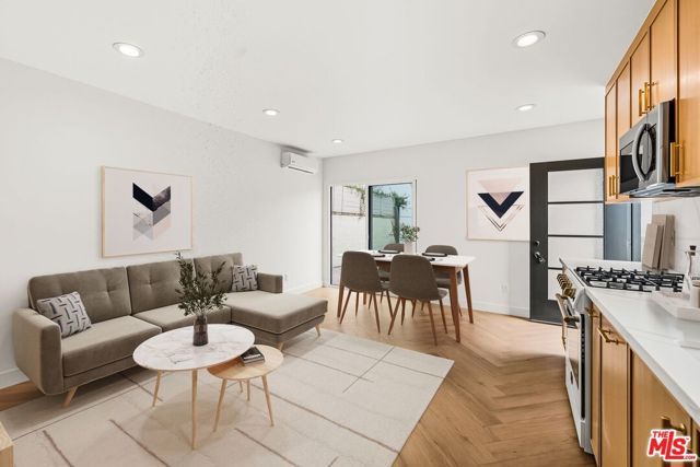 6327 Babcock, Los Angeles, CA 91606