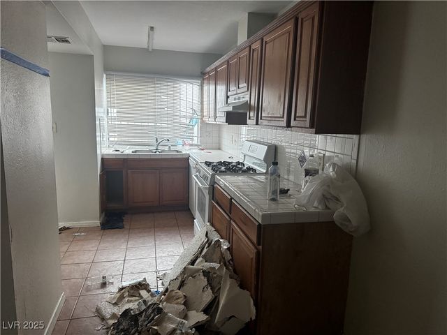 4072 Great Plains Way, Las Vegas, NV 89121