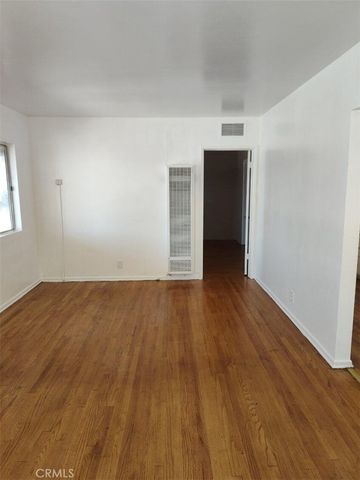 1054 E Artesia Boulevard 4, Long Beach, CA 90805