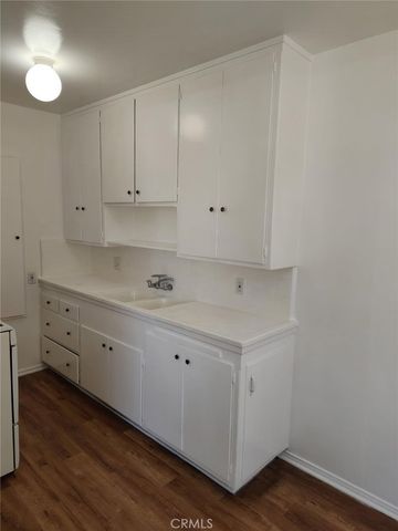 1054 E Artesia Boulevard 4, Long Beach, CA 90805