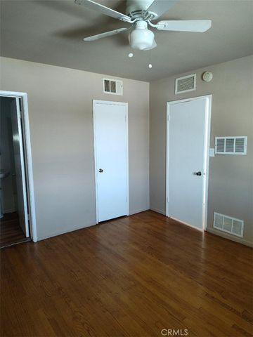 1054 E Artesia Boulevard 4, Long Beach, CA 90805