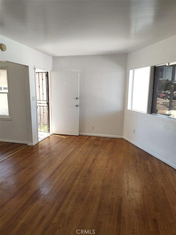 1054 E Artesia Boulevard 4, Long Beach, CA 90805