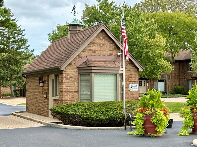 44 Queens Court 44, Westchester, IL 60154