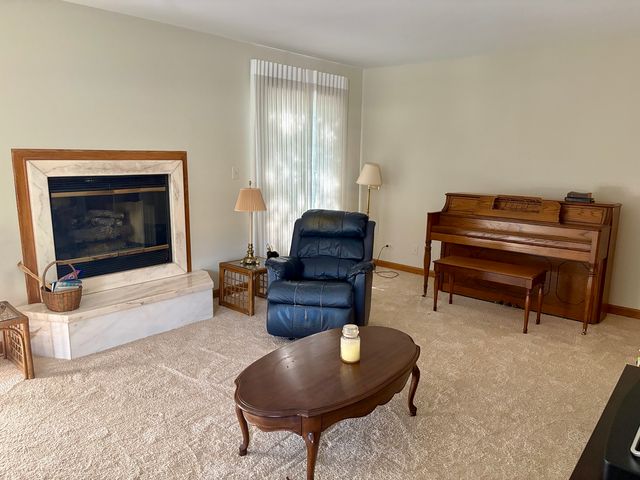44 Queens Court 44, Westchester, IL 60154