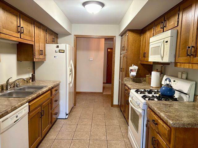 44 Queens Court 44, Westchester, IL 60154