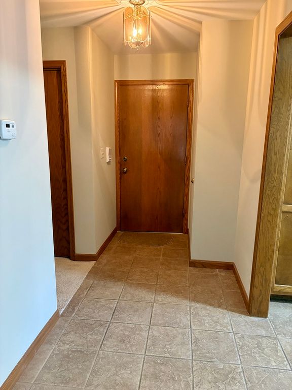 44 Queens Court 44, Westchester, IL 60154 — photo 3