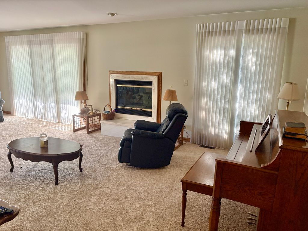 44 Queens Court 44, Westchester, IL 60154 — photo 5