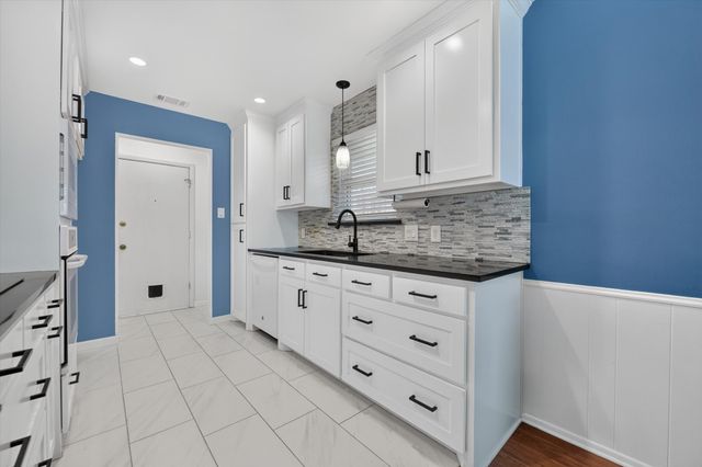 3712 Holly Springs Drive, Fort Worth, TX 76133