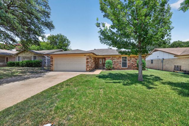 3712 Holly Springs Drive, Fort Worth, TX 76133