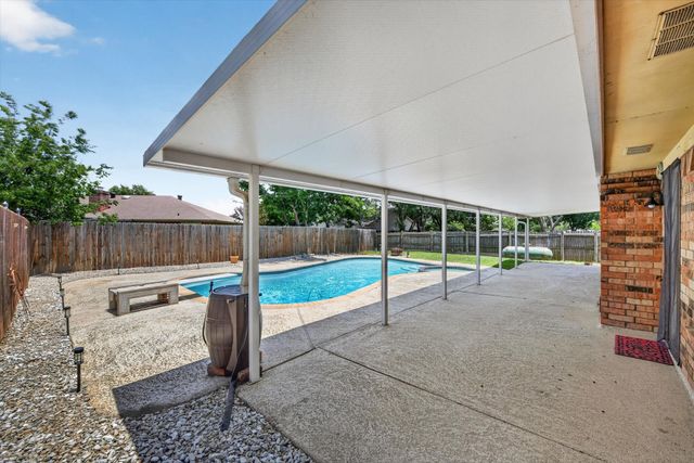 3712 Holly Springs Drive, Fort Worth, TX 76133