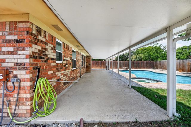 3712 Holly Springs Drive, Fort Worth, TX 76133