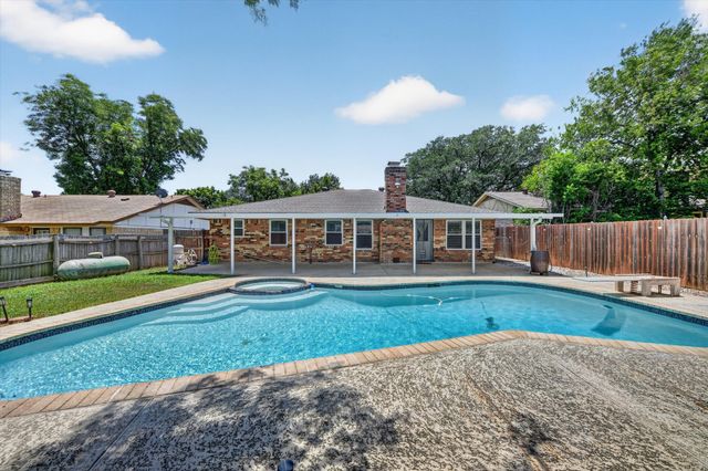 3712 Holly Springs Drive, Fort Worth, TX 76133