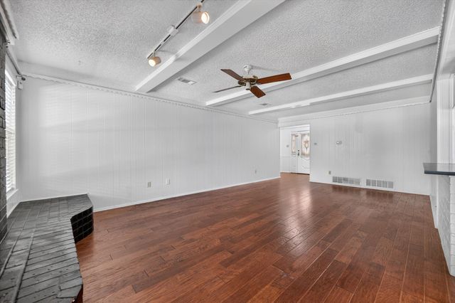 3712 Holly Springs Drive, Fort Worth, TX 76133