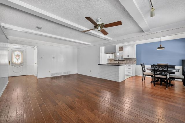3712 Holly Springs Drive, Fort Worth, TX 76133