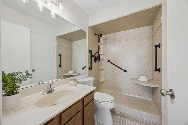 383 Coventry Court 4, Clarendon Hills, IL 60514