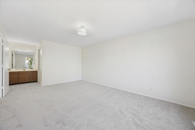 383 Coventry Court 4, Clarendon Hills, IL 60514
