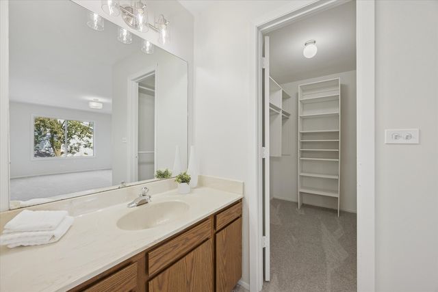 383 Coventry Court 4, Clarendon Hills, IL 60514