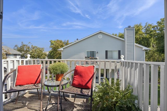 383 Coventry Court 4, Clarendon Hills, IL 60514