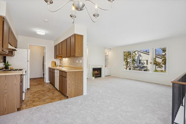 383 Coventry Court 4, Clarendon Hills, IL 60514