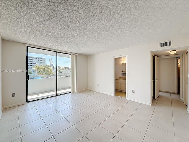 7300 Wayne Ave 211, Miami Beach, FL 33141