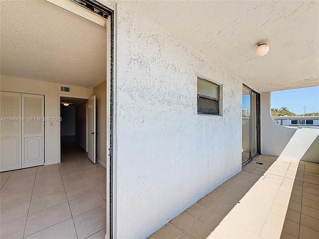 7300 Wayne Ave 211, Miami Beach, FL 33141