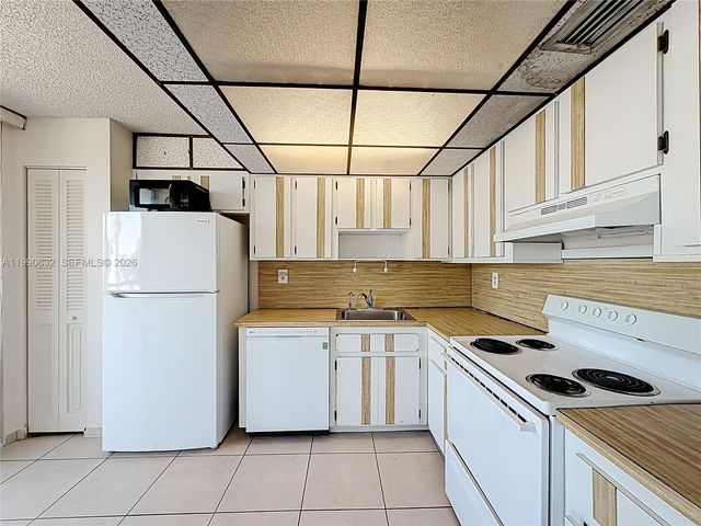 7300 Wayne Ave 211, Miami Beach, FL 33141