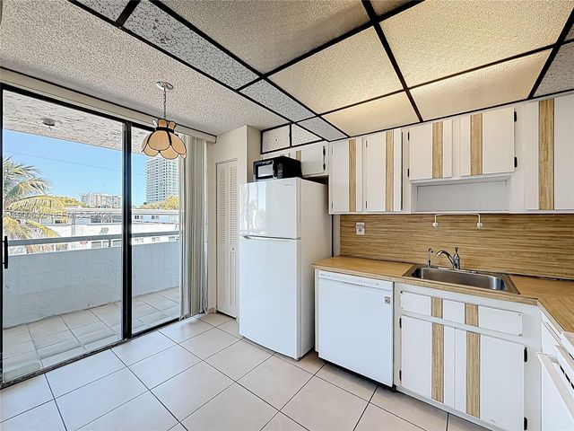 7300 Wayne Ave 211, Miami Beach, FL 33141