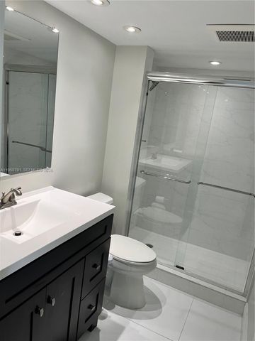 19707 Turnberry Way 24A, Aventura, FL 33180