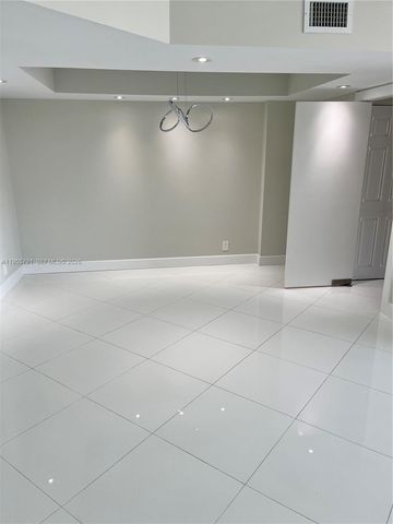 19707 Turnberry Way 24A, Aventura, FL 33180