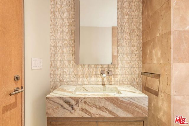 1155 N La Cienega Boulevard 502, West Hollywood, CA 90069