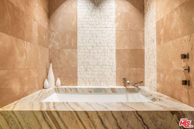 1155 N La Cienega Boulevard 502, West Hollywood, CA 90069