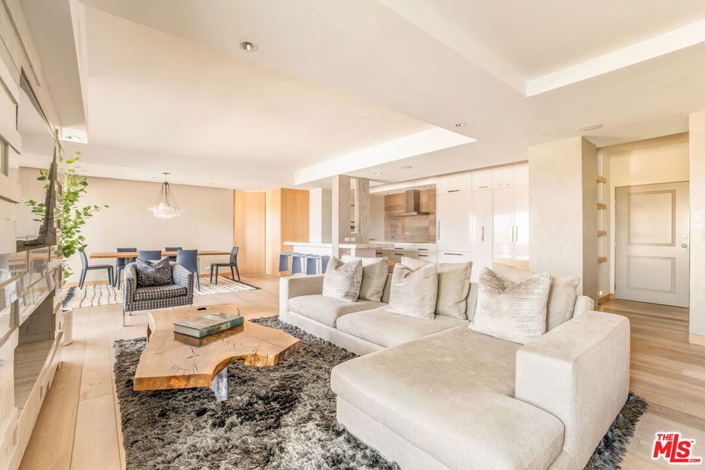 1155 N La Cienega Boulevard 502, West Hollywood, CA 90069