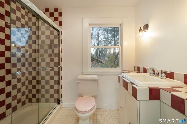 33 Julian Terrace, Norwich, CT 06360