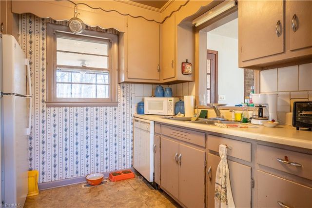 5102 Vogler Road, Pfafftown, NC 27040