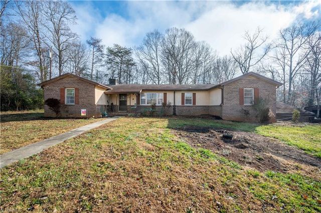 5102 Vogler Road, Pfafftown, NC 27040